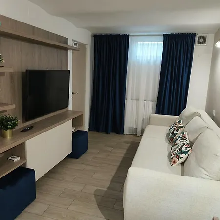 Carol Luxury *